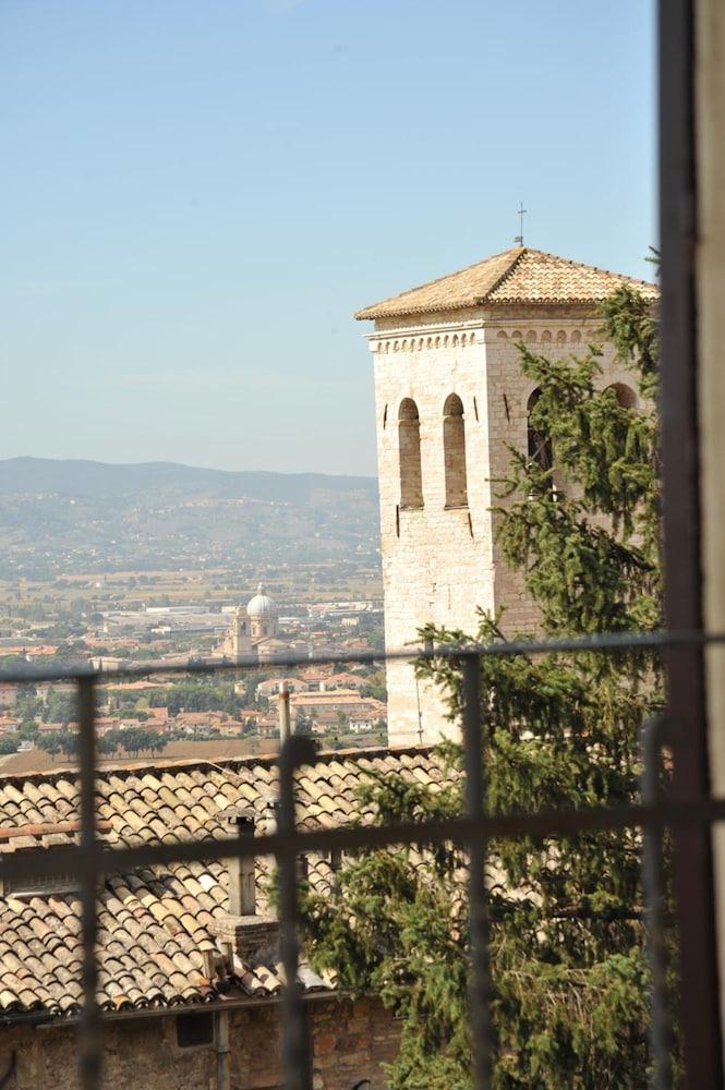 Albergo Ancajani Assisi Exterior photo