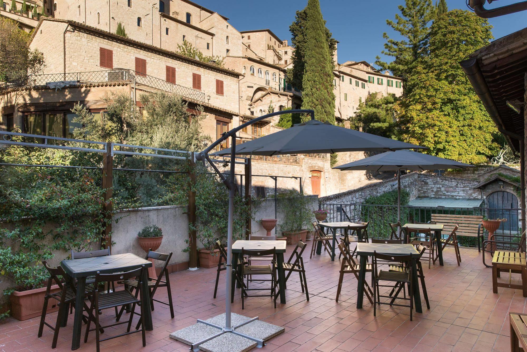 Albergo Ancajani Assisi Exterior photo